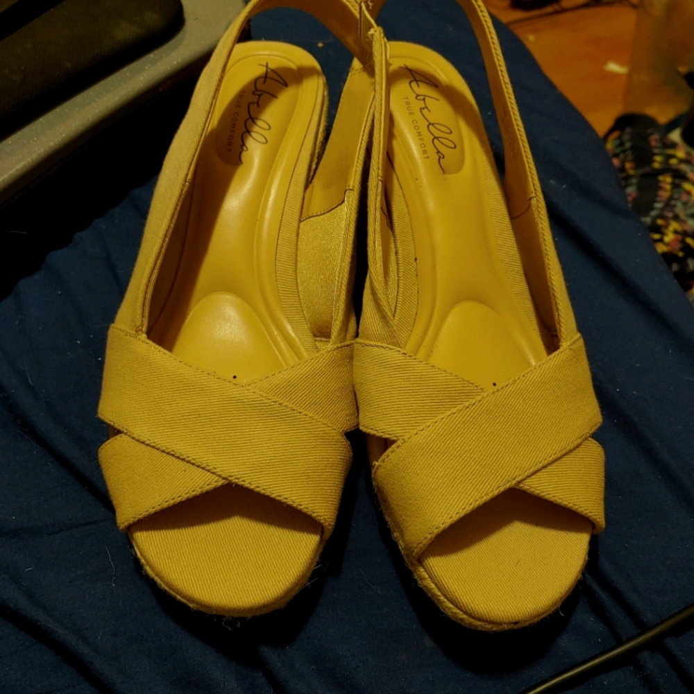 ABELLA Size 11 Sandals
